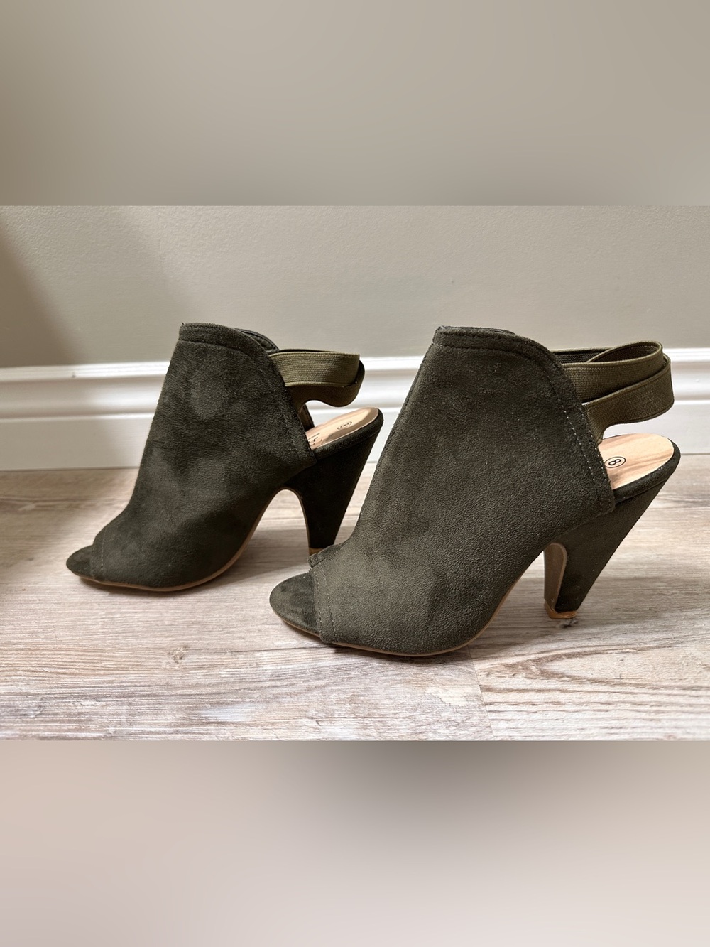Streetwear Society Olive Green Faux Suede Peep Toe Slingback Heels Size 8